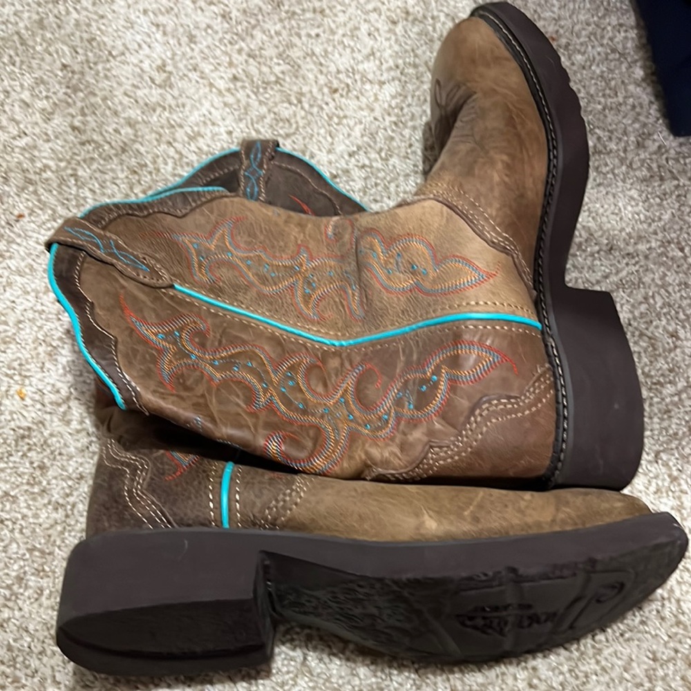 Like new Justin boots
